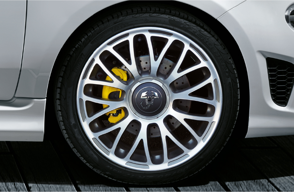 17インチアルミホイール＋205/40R17タイヤ