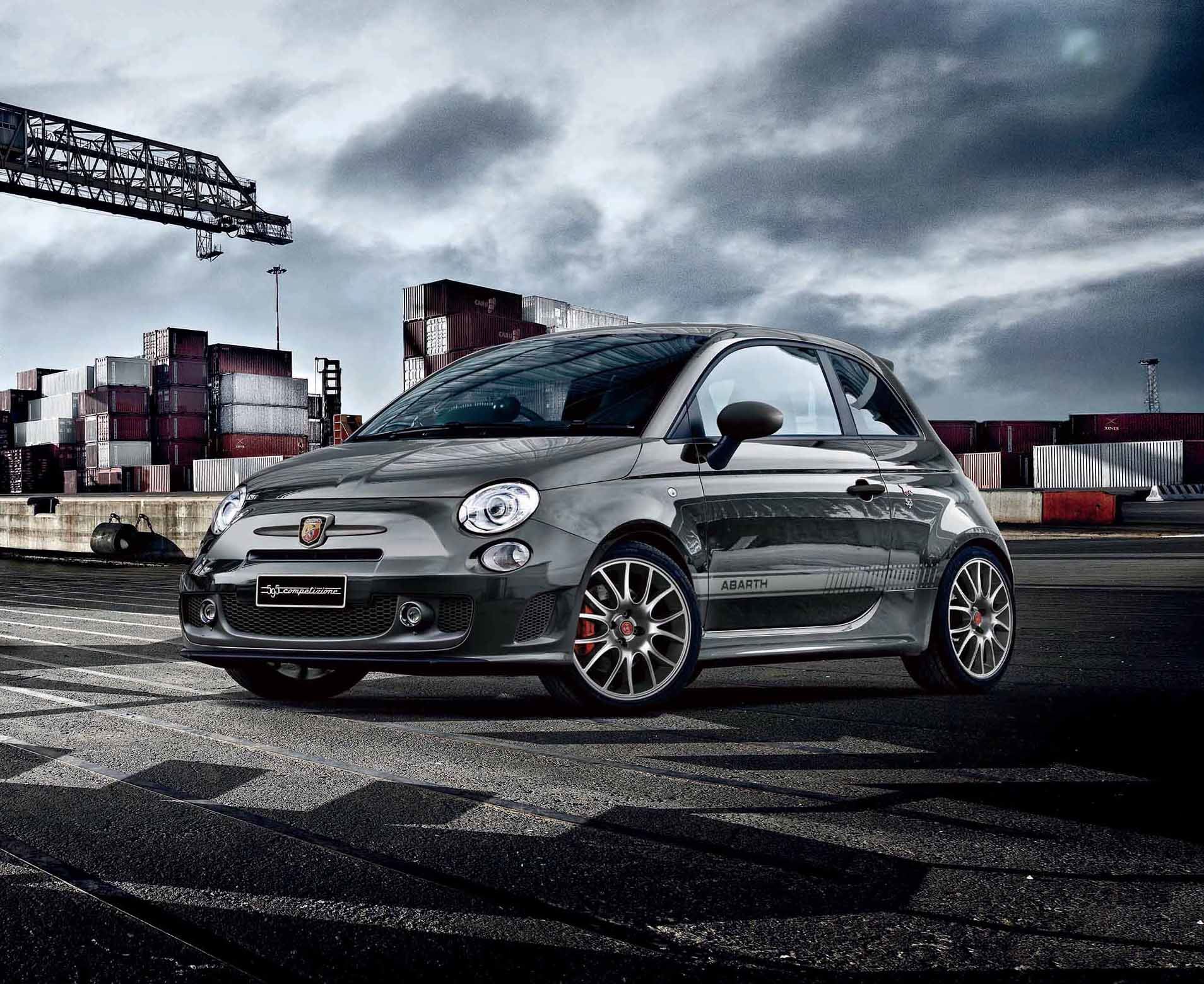 日常と非日常の見事な境界線上にあるNEW ABARTH 595 COMPETIZIONE