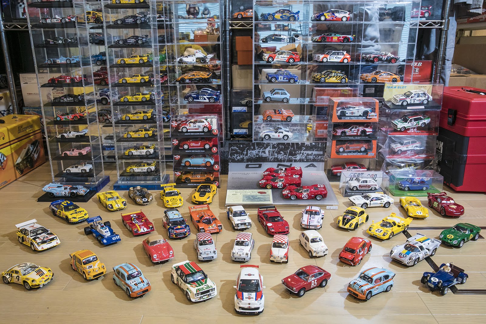 魅せられて20年、所有車数は数切れず……　アバルトオーナー寺井さんのスロットカーコレクション