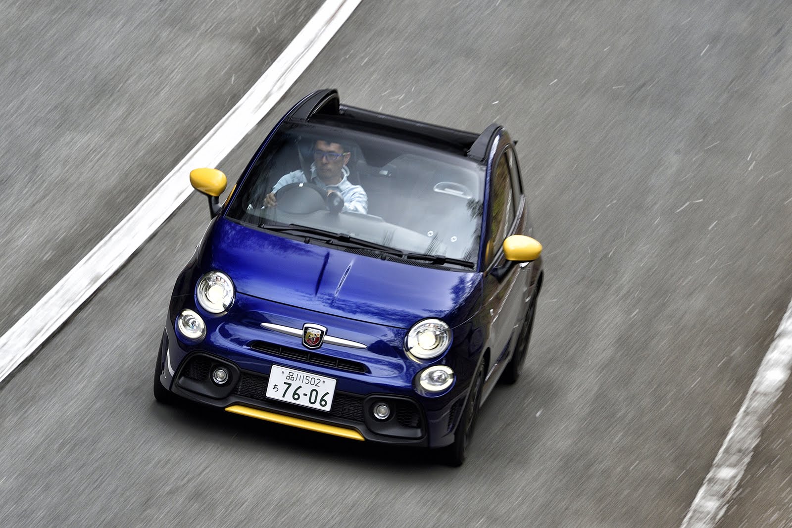 「ABARTH 595C Pista」を『AUTOCAR JAPAN』が試乗「車格を超えたプレミアム感/ダイナミクス」