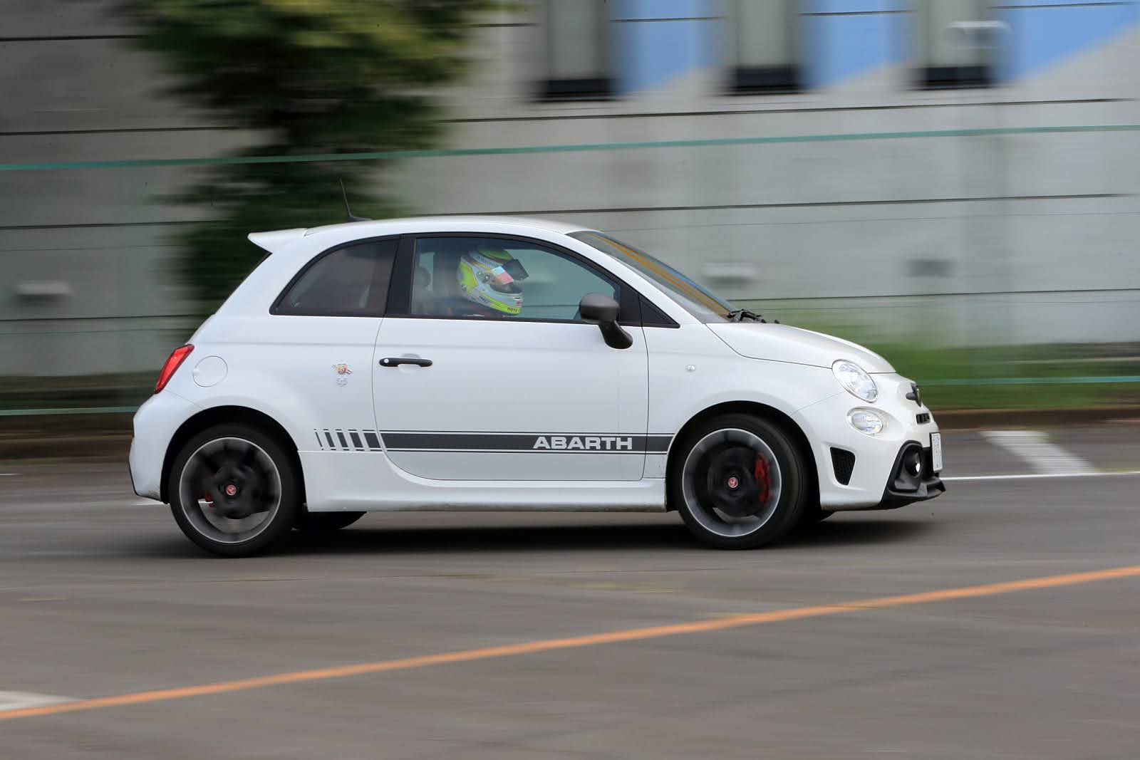 りんご先生の運転お悩み相談室 第2回 ペダル操作のコツと練習法 Abarth Scorpion Magazine