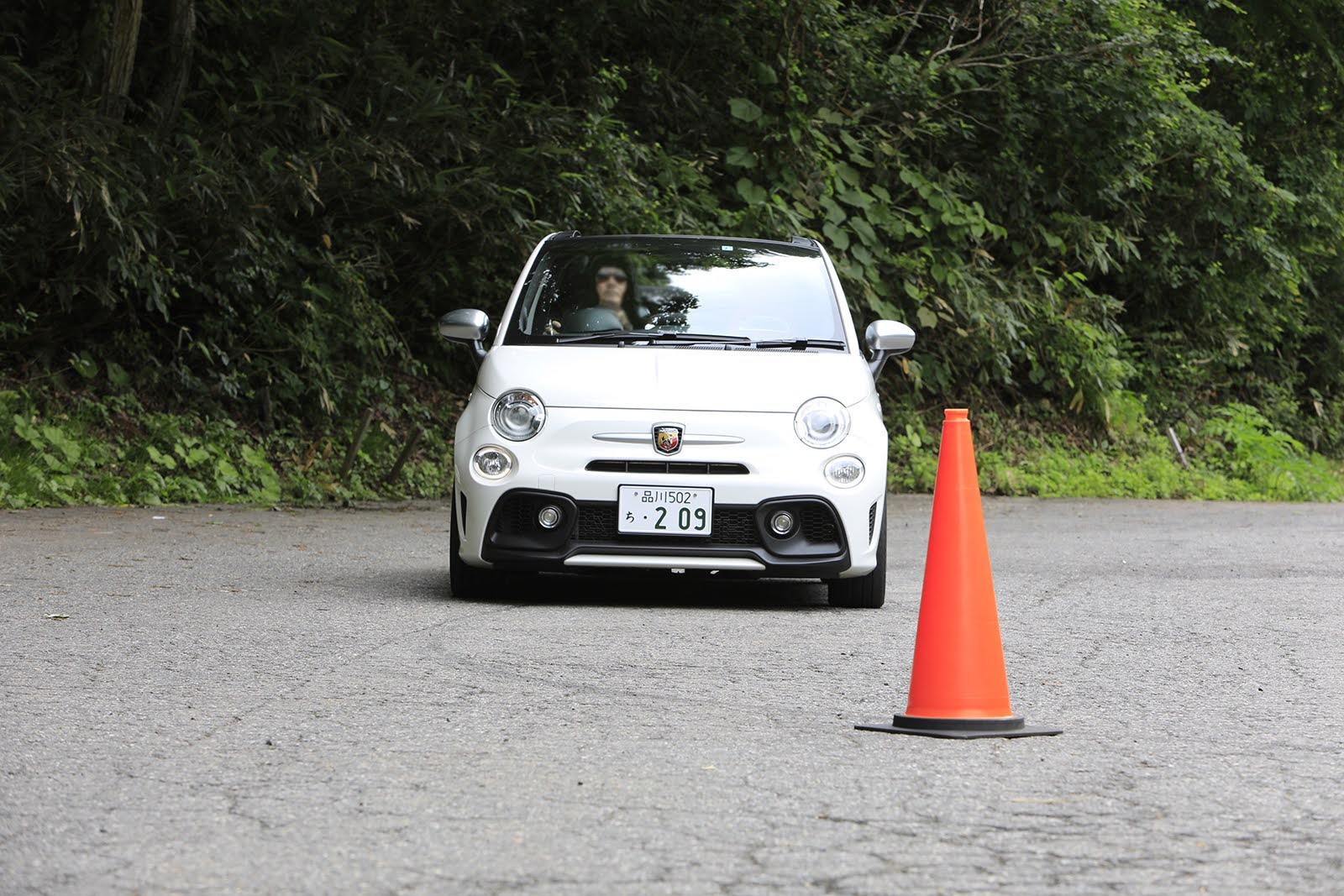 りんご先生の運転お悩み相談室 第4回 車幅感覚を鍛える 編 Abarth Scorpion Magazine