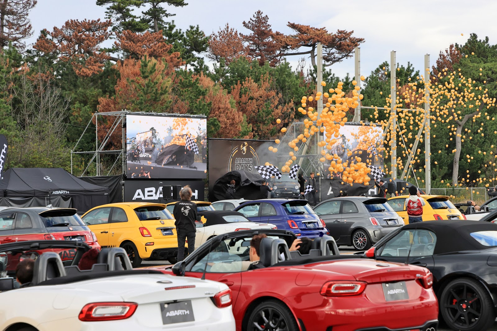 200台のサソリが大磯ロングビーチに大集結！　ABARTH DAYS 2020開催