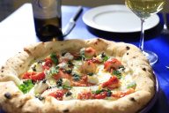 贅沢な食材をふんだんに使った本格ナポリピッツァ「アバルト ピッツァ」　2021年3月に期間限定で提供