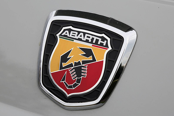 アバルトエンブレムの変遷 アバルトの歴史を刻んだモデル No 061 Abarth Scorpion Magazine