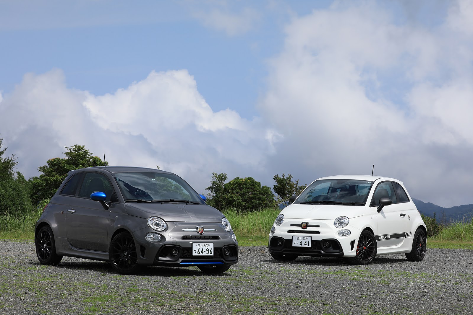 ABARTH F595と595 Competizioneを同時に試乗。2台の乗り味の違いを探った。