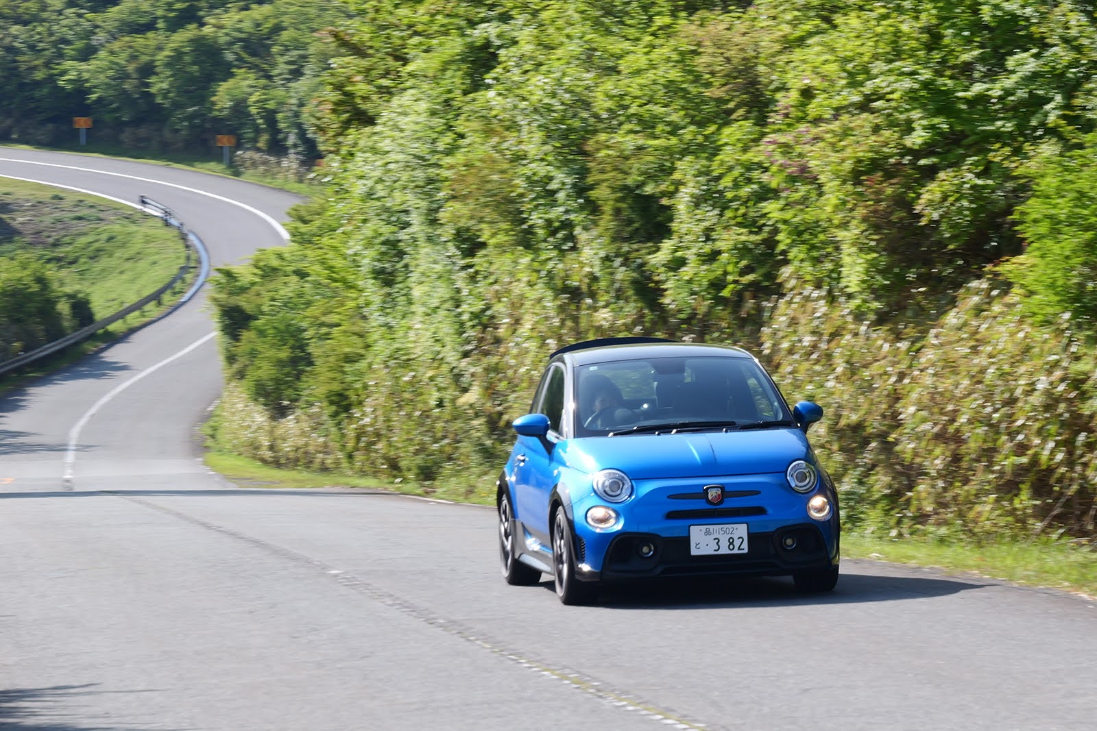 「695 Tributo 131 Rally（695 トリビュート 131 ラリー）」登場。ラリードライバー石川紗織選手がインプレッション！ シリーズ5の乗り心地の解説も